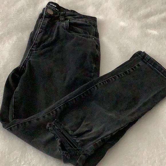 Cotton:On Stretch Mom Jeans with Ripped Knee in Washed black - Picture 4 of 10